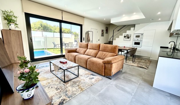 Brukt - Villa -
Villamartin - Costa Blanca