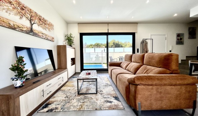 Brukt - Villa -
Villamartin - Costa Blanca