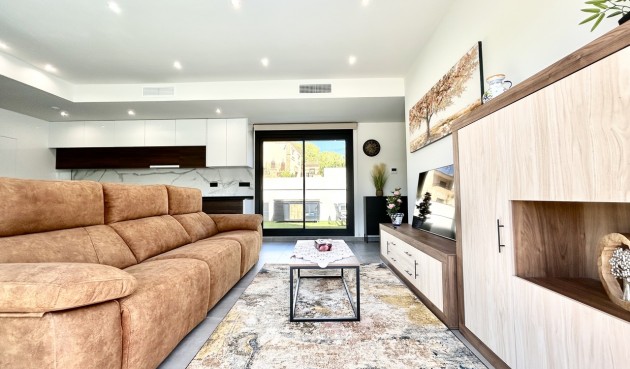 Brukt - Villa -
Villamartin - Costa Blanca