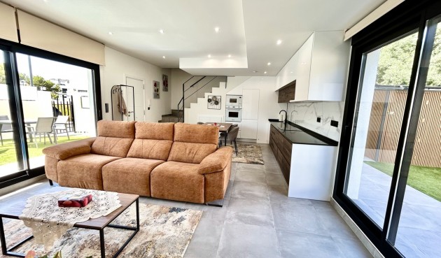 Brukt - Villa -
Villamartin - Costa Blanca