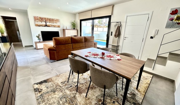Brukt - Villa -
Villamartin - Costa Blanca