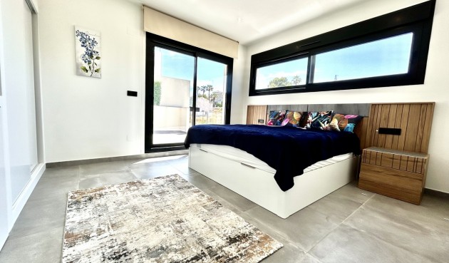 Brukt - Villa -
Villamartin - Costa Blanca