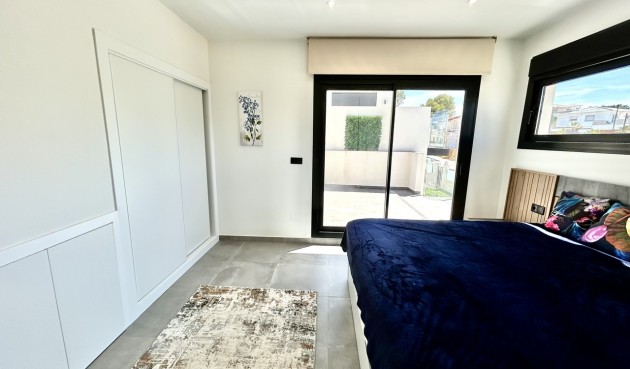 Brukt - Villa -
Villamartin - Costa Blanca