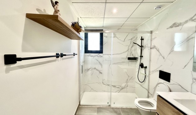 Brukt - Villa -
Villamartin - Costa Blanca