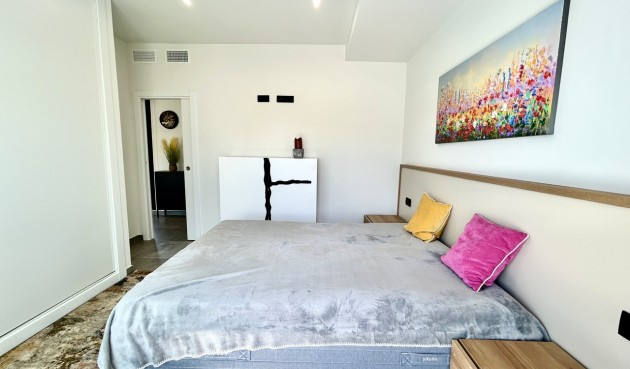 Brukt - Villa -
Villamartin - Costa Blanca