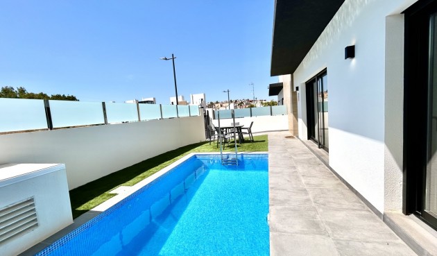 Brukt - Villa -
Villamartin - Costa Blanca