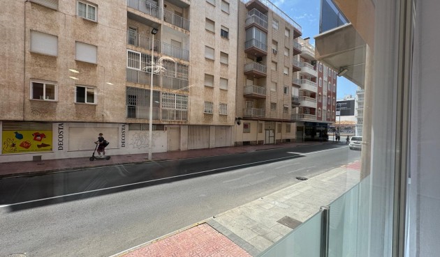 Brukt - Apartment -
Torrevieja - Estacion De Autobuses