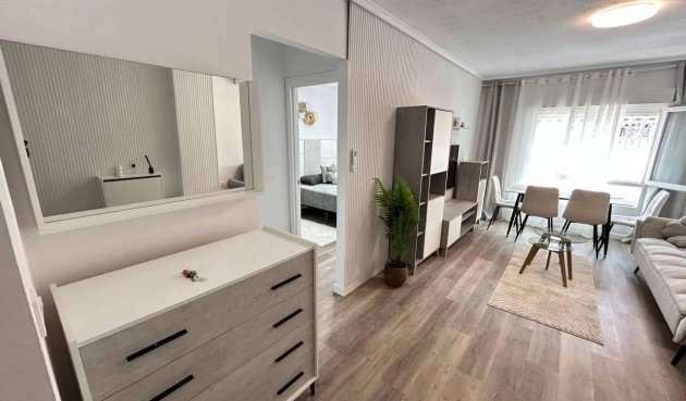Brukt - Apartment -
Torrevieja - Estacion De Autobuses