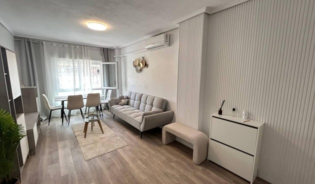 Brukt - Apartment -
Torrevieja - Estacion De Autobuses