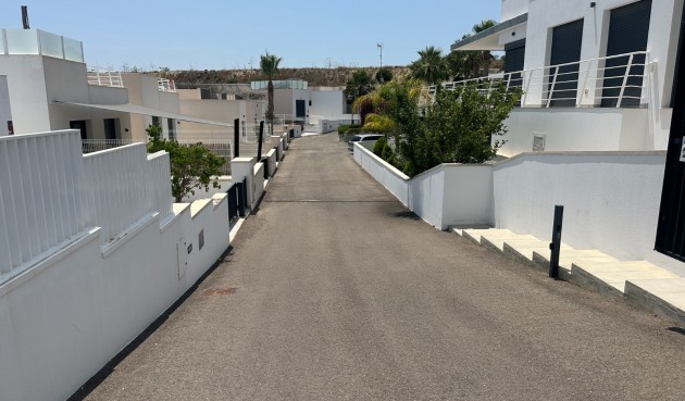 Resale - Villa -
San Miguel de Salinas - Inland