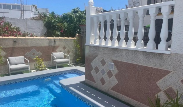 Resale - Town House -
Orihuela Costa - Los Almendros-la Florida