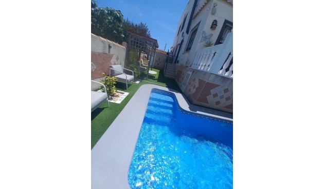 Resale - Town House -
Orihuela Costa - Los Almendros-la Florida