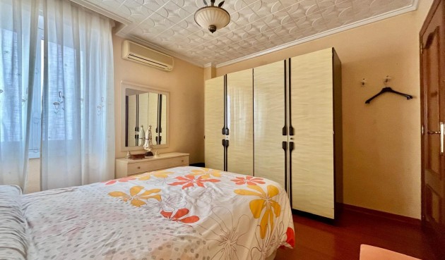 Resale - Apartment -
Torrevieja - Centro