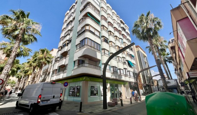 Resale - Apartment -
Torrevieja - Centro