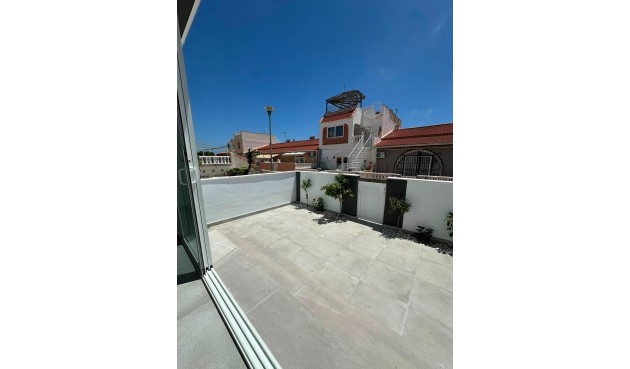 Resale - Bungalow -
Torrevieja - La Siesta - El Salado - Torreta