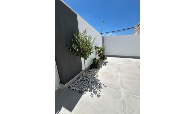 Resale - Bungalow -
Torrevieja - La Siesta - El Salado - Torreta