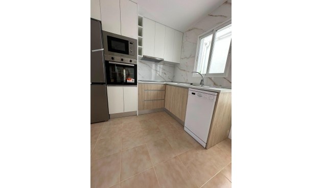 Resale - Bungalow -
Torrevieja - La Siesta - El Salado - Torreta
