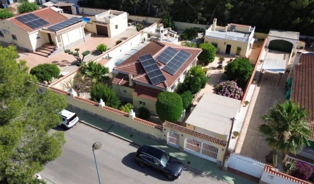 Resale - Villa -
Pinar de Campoverde - Inland