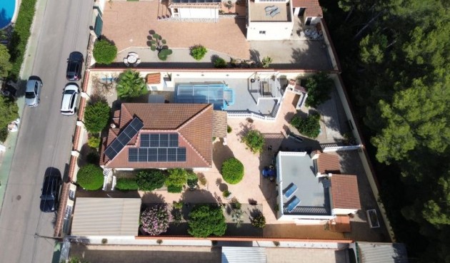 Resale - Villa -
Pinar de Campoverde - Inland
