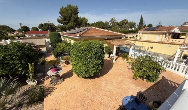 Resale - Villa -
Pinar de Campoverde - Inland