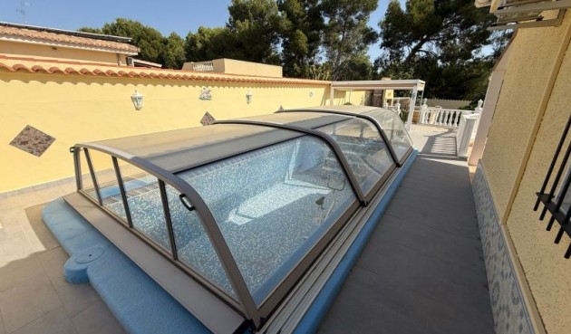 Resale - Villa -
Pinar de Campoverde - Inland