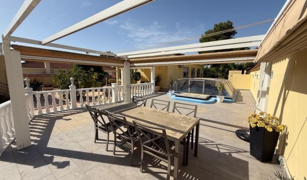 Resale - Villa -
Pinar de Campoverde - Inland
