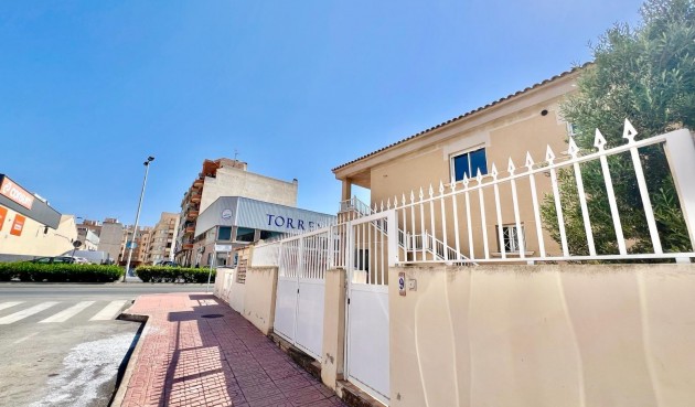 Resale - Bungalow -
Torrevieja - Centro