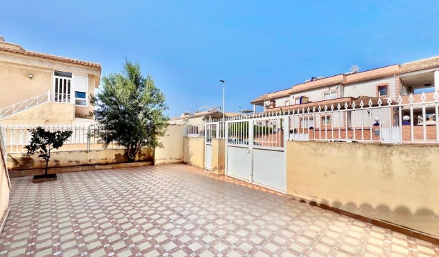 Resale - Bungalow -
Torrevieja - Centro
