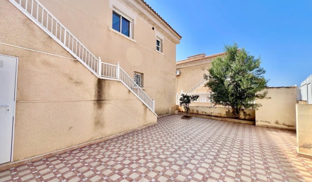 Resale - Bungalow -
Torrevieja - Centro