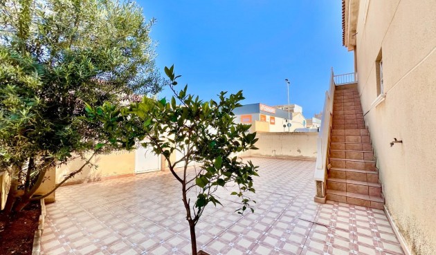 Resale - Bungalow -
Torrevieja - Centro