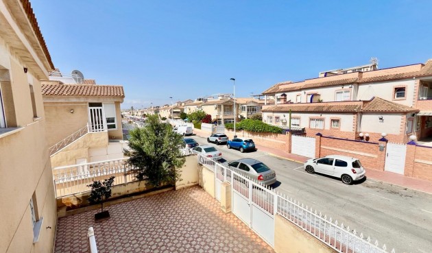 Resale - Bungalow -
Torrevieja - Centro
