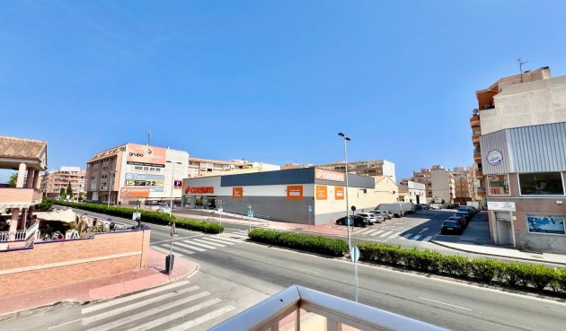 Resale - Bungalow -
Torrevieja - Centro