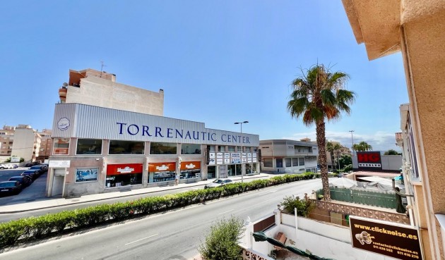 Resale - Bungalow -
Torrevieja - Centro