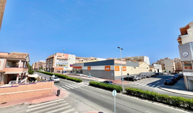 Resale - Bungalow -
Torrevieja - Centro
