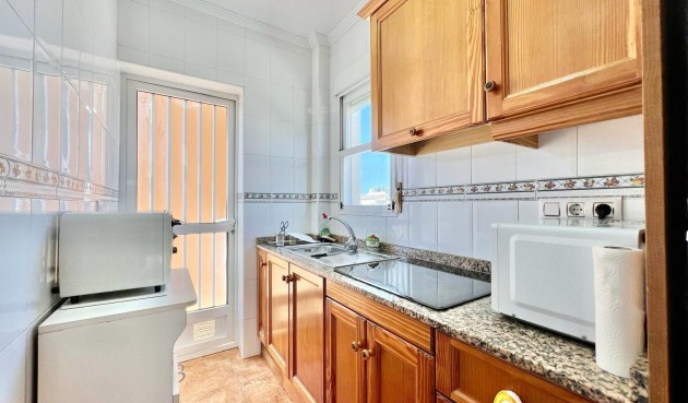 Resale - Bungalow -
Torrevieja - Centro