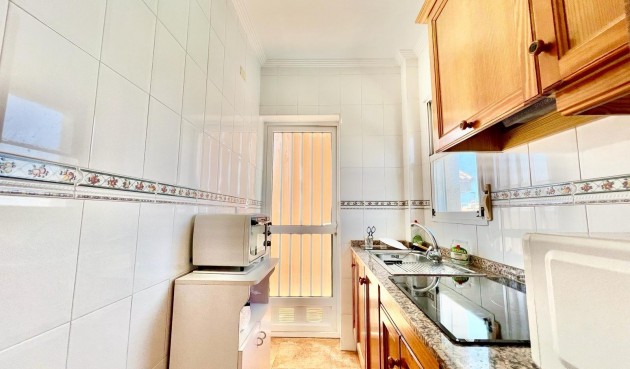 Resale - Bungalow -
Torrevieja - Centro
