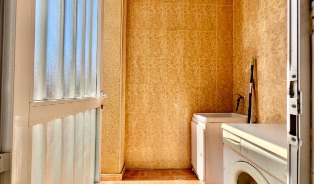 Resale - Bungalow -
Torrevieja - Centro