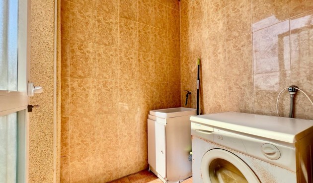 Resale - Bungalow -
Torrevieja - Centro