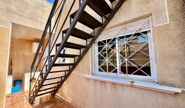 Resale - Bungalow -
Torrevieja - Centro