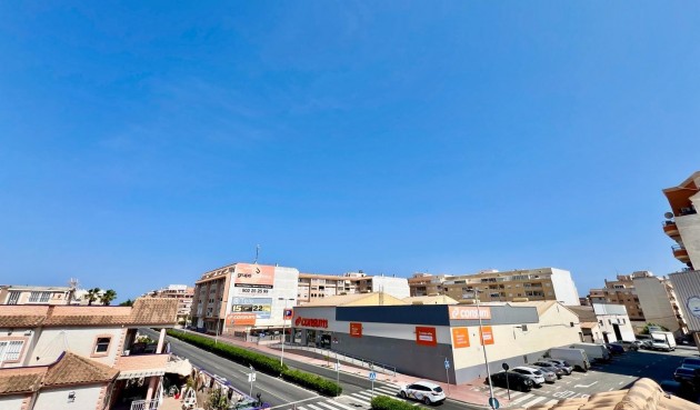 Resale - Bungalow -
Torrevieja - Centro