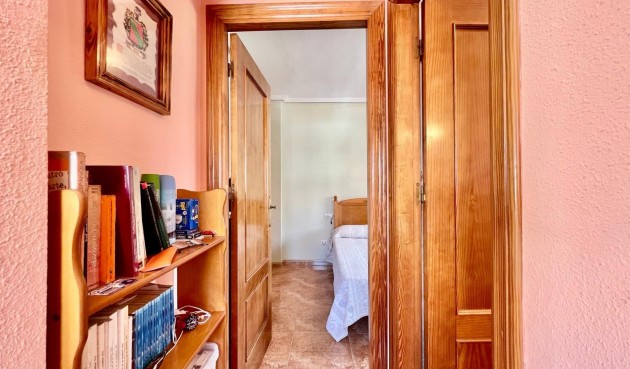 Resale - Bungalow -
Torrevieja - Centro