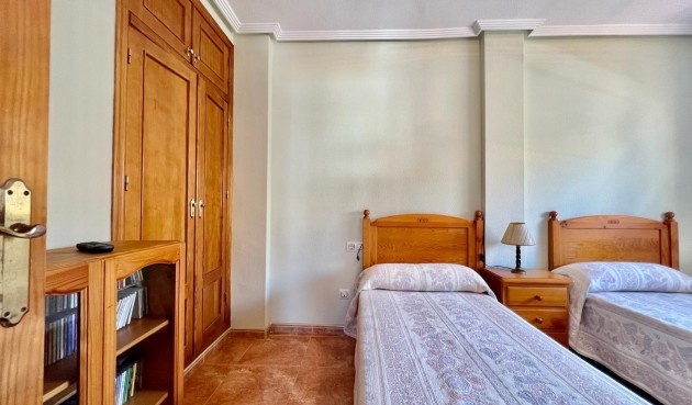 Resale - Bungalow -
Torrevieja - Centro