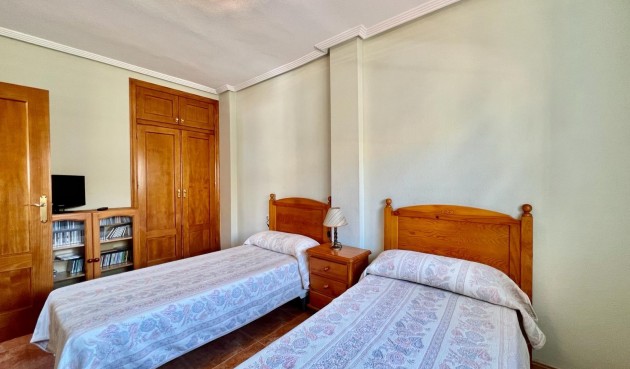 Resale - Bungalow -
Torrevieja - Centro
