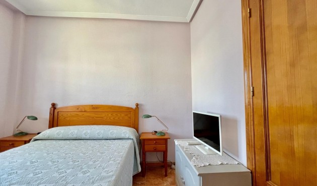 Resale - Bungalow -
Torrevieja - Centro