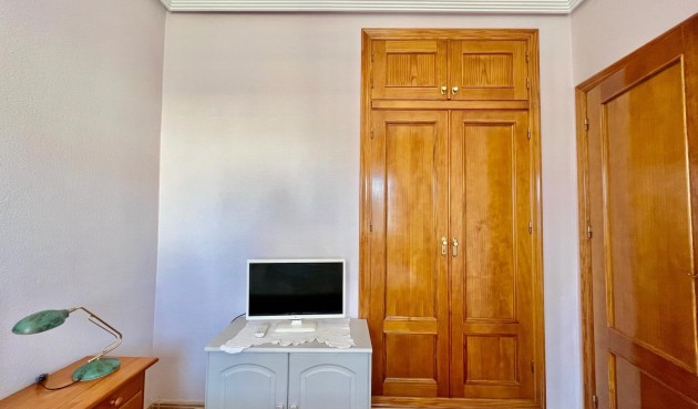 Resale - Bungalow -
Torrevieja - Centro