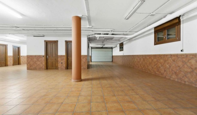 Resale - Villa -
Molins - Inland