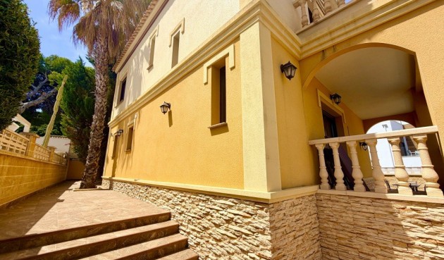 Resale - Villa -
Orihuela Costa - Costa Blanca