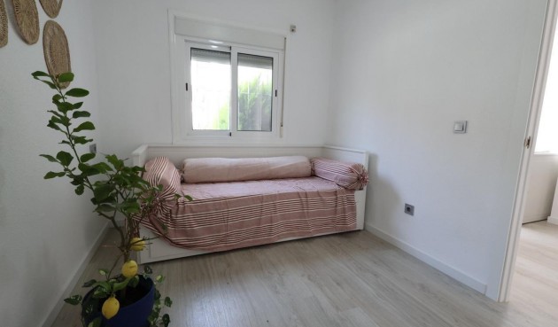 Resale - Bungalow -
Torrevieja - Costa Blanca
