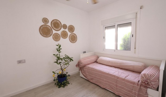 Resale - Bungalow -
Torrevieja - Costa Blanca