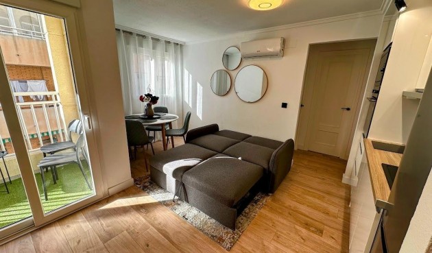 Resale - Apartment -
Torrevieja - Centro